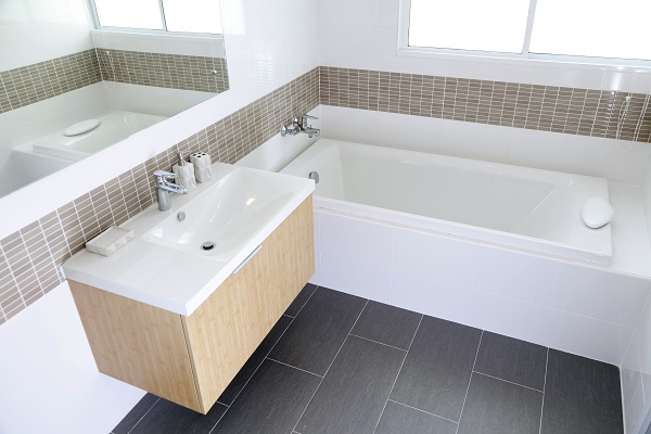 Pose d’une frise décorative en faïence sur 10 m²