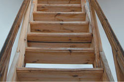 Installation d’un escalier en bois sur mesure