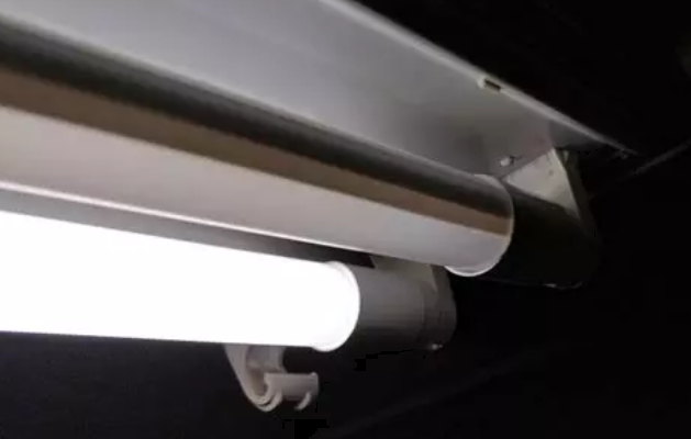 Replacement of 100 fluorescent tubes with LED tubes and suitable starter
