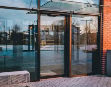 Installation of anti-burglary security shop window – 4 m²