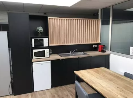 Complete installation of an office kitchenette – 4 modules