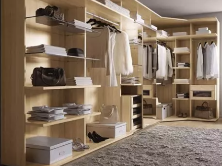 Creation and installation of a modular wardrobe