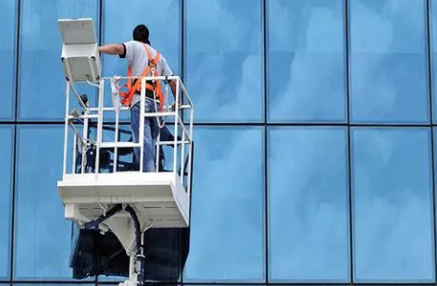 Glass façade cleaning with hydrophobic treatment