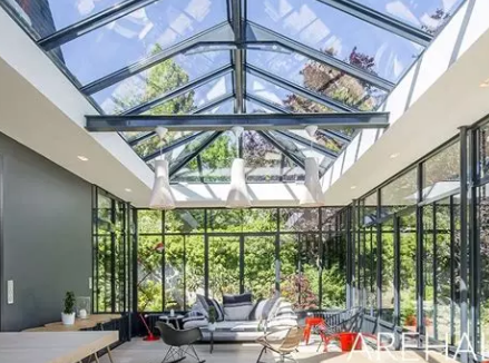 Cleaning of 200 m² skylights in office building