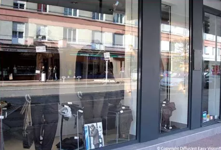 Recurring maintenance of retail shop windows – 10 storefronts (1 month)