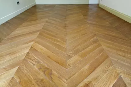 Complete restoration of an old herringbone parquet floor