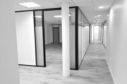 Interieur schilderwerken van kantoorvloer