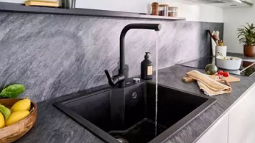 Complete replacement of worktops and splashbacks