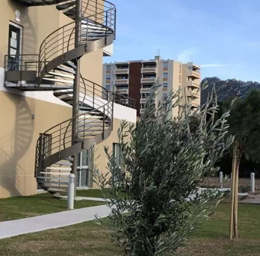 Installation of an exterior emergency staircase