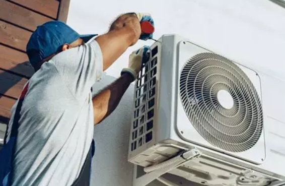 Installation of a reversible air conditioning system