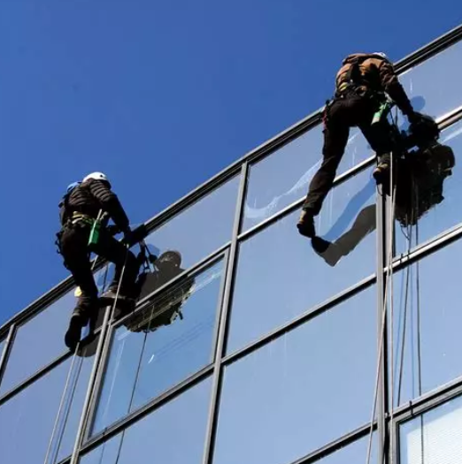 Ruitenreiniging op hoogte