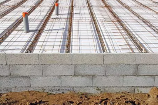 Realisatie van gewapende betonfunderingen voor een licht gebouw