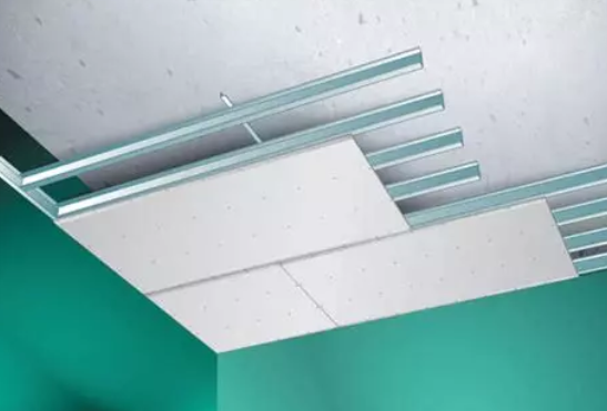 Installation of a suspended acoustic ceiling