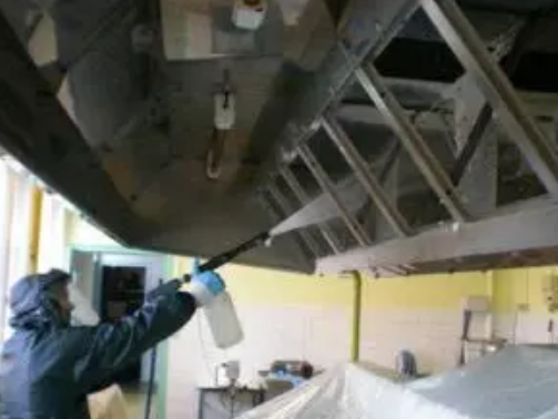 Ramonage industriel de hottes et conduits d’extraction en cuisine professionnelle