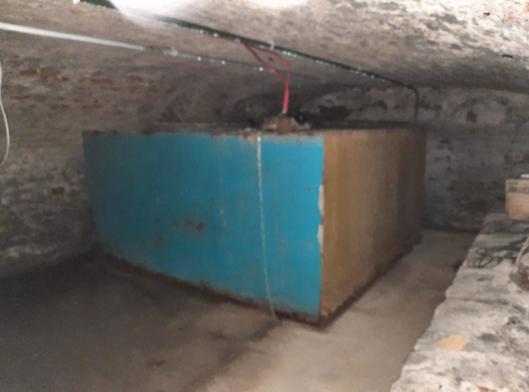 Dismantling and removal of an oil heating tank