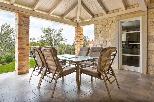 Refaire l'étanchéité d’une terrasse avec pose de nouveau carrelage et de balustrade