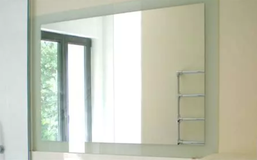 Plaatsing van een spiegel op maat (dikte 4 tot 6 mm)
