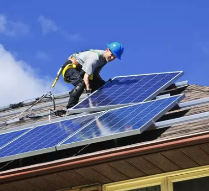 Installatie van 10 zonnepanelen
