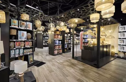 Creation of a retail space in wood – furniture, shelves and displays