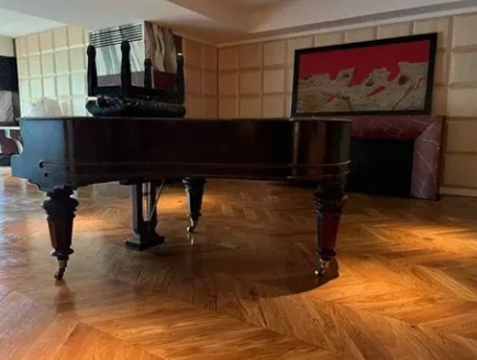 Ecological sanding and oiling of solid wood parquet