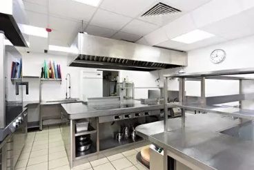 Pose d’un réseau de plomberie complet pour une cuisine professionnelle