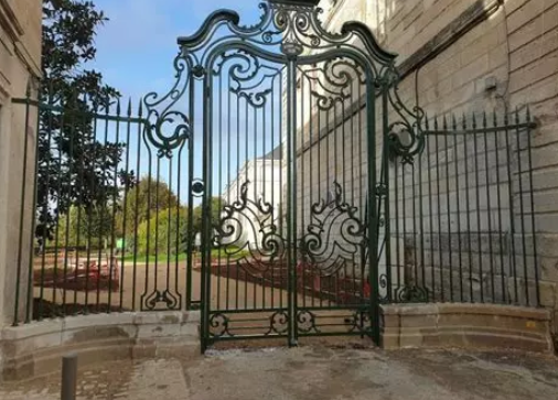 Restoration and repainting of a wrought iron heritage gate