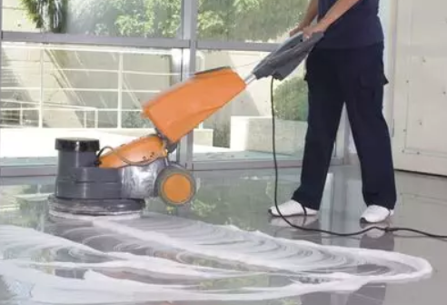 Stripping and metalized polishing of PVC/linoleum floors