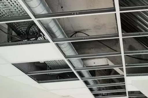 Plaatsing van een demonteerbaar systeemplafond